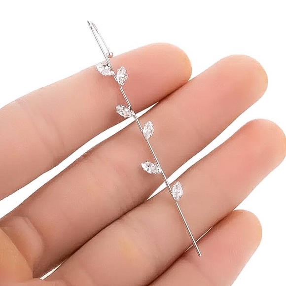 🔵𝟲𝟱%𝗢𝗙𝗙 𝗯𝘂𝗻𝗱𝗹𝗲𝘀 𝟯+🔵 NEW CZ Delicate Floral Ear Hook Crawler Earring - Picture 7 of 17